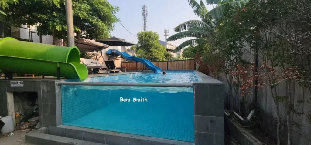 kolam renang kaca