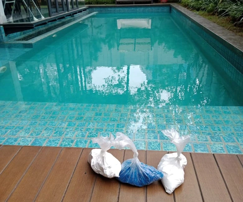 Chemicals dalam Kolam Renang.