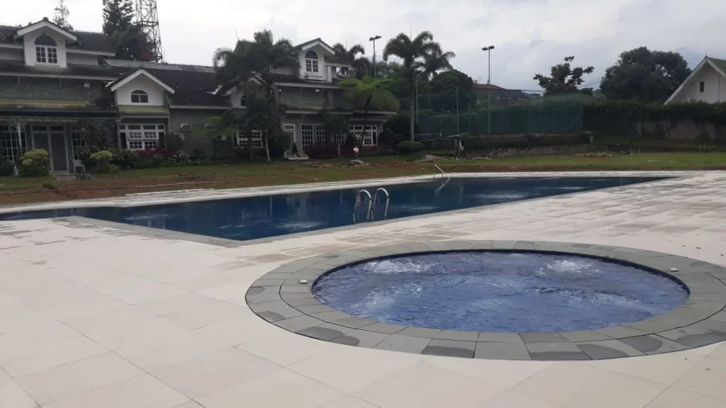 Perawatan-Kolam-Renang-dan-Jacuzzi