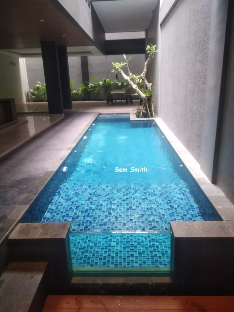kolam renang kaca