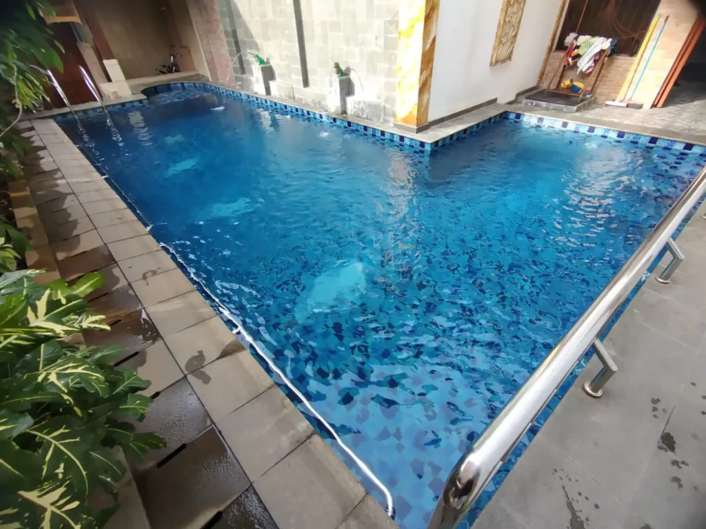 tips mengganti mozaik kolam