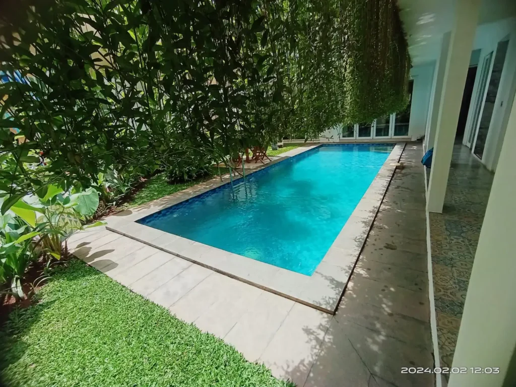 Pilih Waktu Yang Tepat Untuk Pembersihan Rutin Kolam Renang