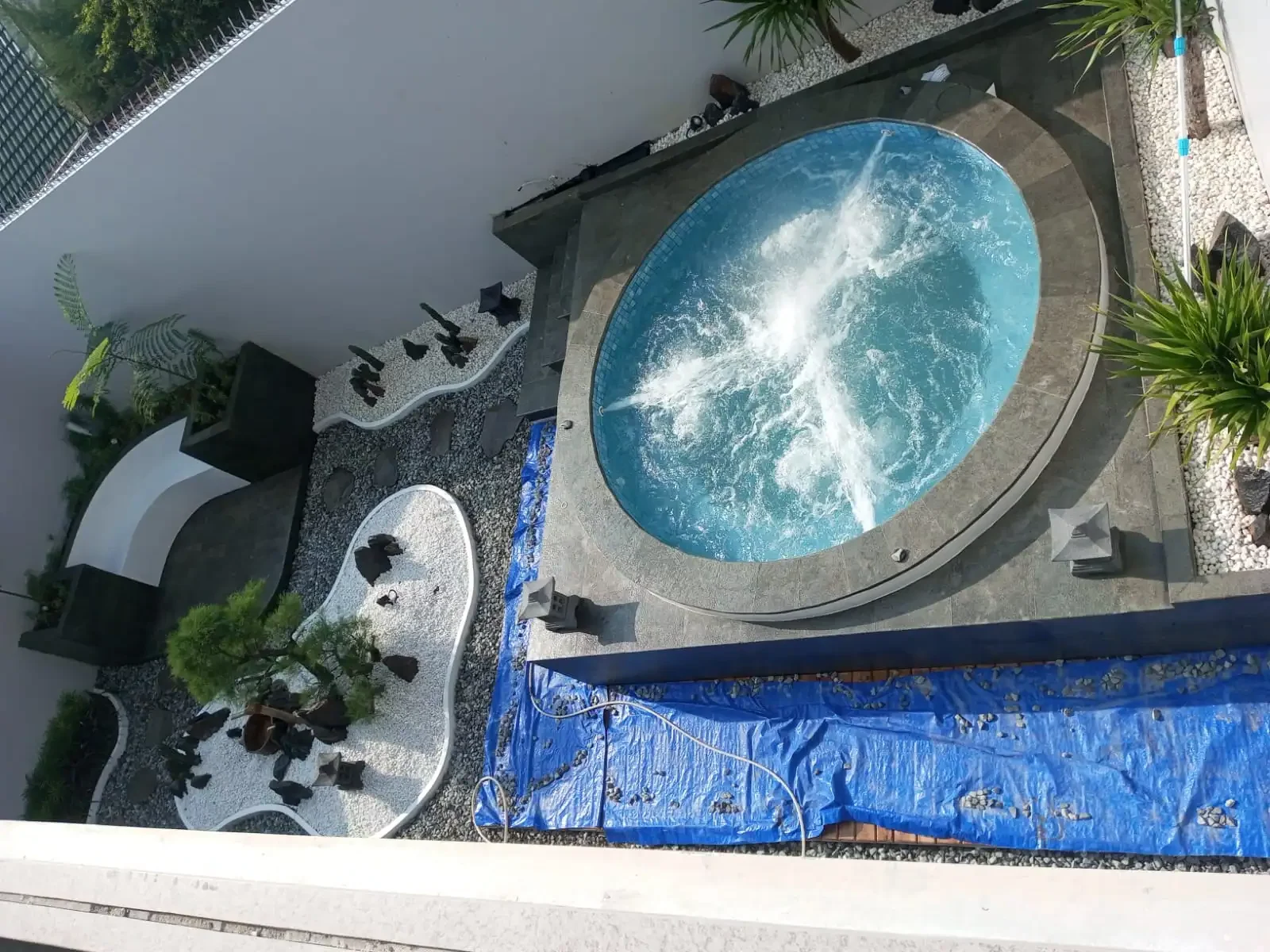 proses pembuatan kolam jacuzzi